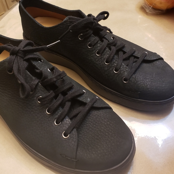 UGG Men's Pismo Black Leather Sneakers - Picture 5 of 8